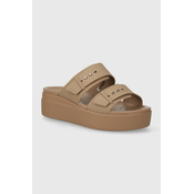 Natikači Crocs Brooklyn Low Wedge Sandal ženski, rjava barva, 207431