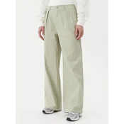New Balance Hlače iz tkanine Boylston WP51538 Zelena Relaxed Fit