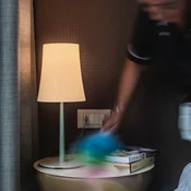 Foscarini Birdie Easy namizna svetilka sivkasto zelena - Dnevna soba/jedilnica - Dizajn - svetlo zelena - Kovina