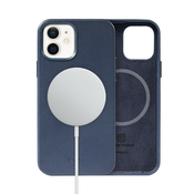 Crong Essential Cover Magnetic - usnjena torbica za iPhone 12/iPhone 12 Pro MagSafe (morska modra)