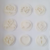 KREATIVNI SLATKIŠI Ljubavni pecati za ukrašavanje kolaca, 3.5- 4 cm, 9 komada, Beli