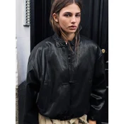 Pull&Bear Prehodna jakna črna
