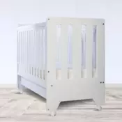 Krevetac za bebe Kocka premium - klasican drveni krevetac za bebe u beloj boji