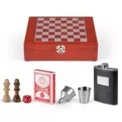 Set u drvenoj poklon kutiji sa šah tablom, špilom karata i metalnom pljoskom Magnus