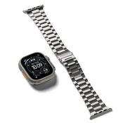 slomart Zapestnica Ringke Metal One Air za Apple Watch 8/9/10/11/SE/Ultra (44/45/46/49 mm) - srebrna