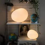 Namizna svetilka Foscarini Gregg z zatemnitvijo - Dnevna soba/jedilnica - Dizajn - bela satenirana - Steklo