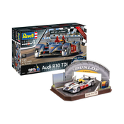 Poklon set diorama 05682 - Audi R10 TDI + 3D puzzle (LeMans trkalište) (1:24)