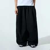 Široke sportske pantalone