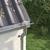 vidaXL Zaščita za listje na žlebu 8 pcs srebrna 110 mm Nerjaveče jeklo