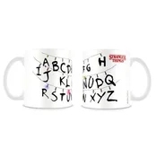 Northix Skodelica za kavo Stranger Things Alphabet - keramična, prostornina 11 oz