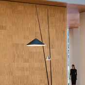 Vibia LED-stoječa svetilka NORTH, modra, 2-žarnica, kovina, 927 - Dnevna soba/jedilnica - Dizajn - Plastika
