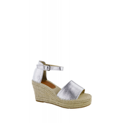 Sandali s polno peto in platformo