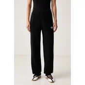 adidas Spodnji del trenirke Adiluna Season 2 X Jennie Knitted Loose Joggers LD8918 Črna Relaxed Fit