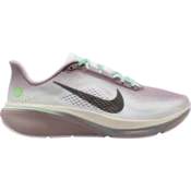 Nike Tekaški copati Pegasus 42
