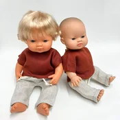 Laneni komplet, rdeča bluza in črtaste hlače za punčko Miniland 38 cm in Paolo Reino