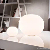 FLOS Glo-Ball - sferična namizna svetilka 45 cm - Dnevna soba/jedilnica - Dizajn - opalno bela - Steklo