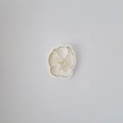KREATIVNI SLATKIŠI Modla za kolace i ukrase Ljubicica, 6 cm, Bela