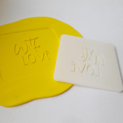 KREATIVNI SLATKIŠI Modla za kolace i ukrase With love, 10 cm, Bela