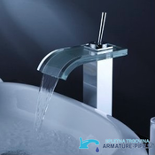 Kupaonska armatura za umivaonik s stilom slapova, pričvršćena na kupaonski pult | Slavina EYN 0145