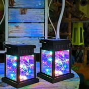 Solarni fenjer sa šarenim LED sijalicama
