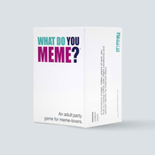 Pravi Junak igra s kartami What Do You Meme? Core Game angleška izdaja