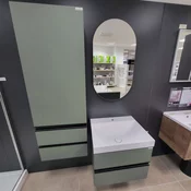 Aquaestil LYRA 50x140 kolona s jednim vratima i dvije ladice - crne rucke - Aquaestil - 50 x 140 x 30 cm*** moguce naruciti i u dimenzijama 35x90, 35x180 i 80x140 cm.Cijena na upit. - MDF presvucen folijom i iverica s rubovima kantiranim ABS trakom - Smoke green*** moguce naruciti i u drugim bojama (cijena na upit). - Aluminij crna mat*** moguce naruciti i u Aluminij bijela mat i Eloksirani al