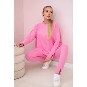 Complete with an oversized blouse in light pink color