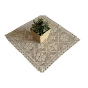 Kvadratni čipkasti prtiček bež 60x60 kvadratni kvačkan naraven