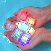 LED igračka za kupanje Ice Cube| CUBEBATH