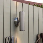 Globen Lighting stenska svetilka Hubble, jeklo, višina 21 cm, IP44 - Dnevna soba/jedilnica - bršljan - Aluminij