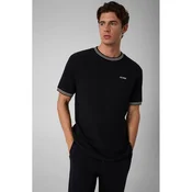 Guess Majica 184033 Črna Classic Fit