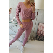 Set with decorative stripes in dark pink