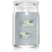 Yankee Candle Smoked Vanilla & Cashmere dišeča sveča Signature 567 g