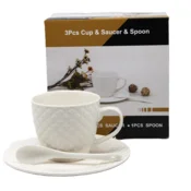Bela porcelanasta skodelica s krožnikom in žličko 210 ml v škatli