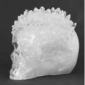 Lobanja (dekoracija) KILLSTAR - Geode Crystal Skull Ornament - White - KSRA013047
