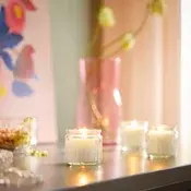 HÖKGÖK Mirisna sveca u caši, Vanila svetlobež, 12 h