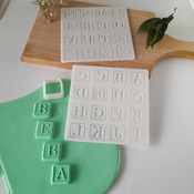KREATIVNI SLATKIŠI Modle za kolace i ukrase Reljef latinica kockice, 2 cm, 2 komada, Bela