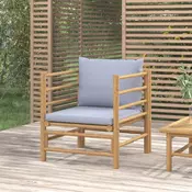 Vrtna sofa od bambusa sa svjetlosivim jastucima