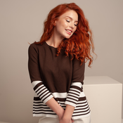 Ženski pulover rjave barve s kontrastnimi belimi elementi 13908