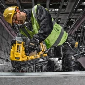 DEWALT akumulatorski žebljalnik DCN890P2