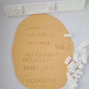 KREATIVNI SLATKIŠI Set utiskivaca za ispisivanje teksta Abeceda, 1 cm, Beli