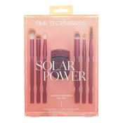 Real Techniques Solar Power Molten Metallic Eye Set Set silikonski čopič 092 Silicone Glitter Brush 1 kos + čopič 093 Fine Liner 1 kos + čopič 094 Smudge Brush 1 kos + čopič 095 Pointed Crease 1 kos + čopič 096 Soft Shadow 1 kos + krtačka za obrvi 097 Brow Spoolie 1 kos + vihalec trepalnic Mini Eyelash Curler 1 kos
