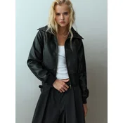 Pull&Bear Prehodna jakna črna