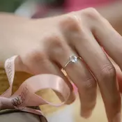 Akvamarin prsten u obliku srca u belom zlatu