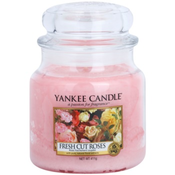 Yankee Candle Fresh Cut Roses dišeča sveča  411 g Classic srednja
