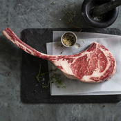 Mlado goveji Tomahawk Premium, vakuum, 1 kg, svež