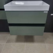 Aquaestil LYRA 60 baza s umivaonikom - crne rucke - Aquaestil - 60 x 52 X 50 cm*** moguce naruciti i u dimenzijama 50, 80, 100 i 120. Cijena na upit. - Smoke green*** moguce naruciti i u drugim bojama (cijena na upit). - Aluminij crna mat*** moguce naruciti i u Aluminij bijela mat i Eloksirani aluminij (cijena na upit). - MDF presvucen folijom i iverica s rubovima kantiranim ABS trakom - MDF pr