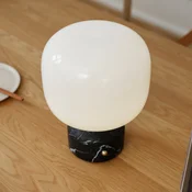GEJST LED-akumulatorska namizna svetilka Meemo, črn marmor, steklo, USB - Dnevna soba/jedilnica - bel, črn