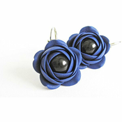 Troli Modri viseči uhani s črnimi bisernimi cvetovi Estrela