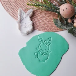 KREATIVNI SLATKIŠI Modla za kolače i ukrase Zečica u šolji, 10 cm, Bela